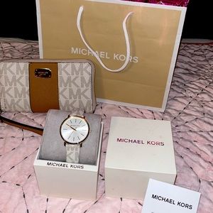 MK Watch. soft white MK-logo strap meets a gold-tone stainless steel case 💕